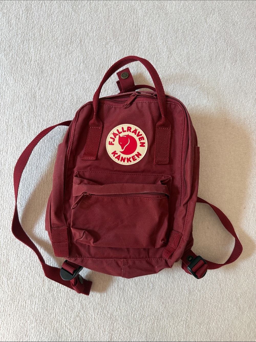 Fjallraven Kånken Mini Backpack in Burgundy